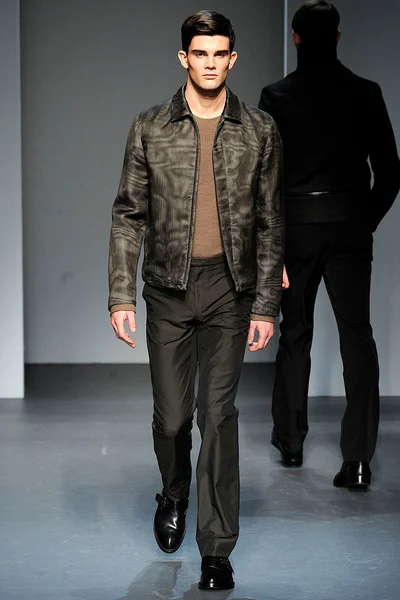 Look 11